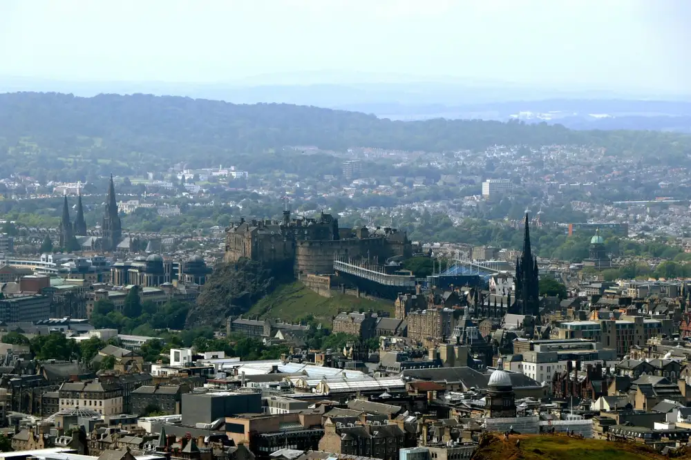 Edinburgh Letenky